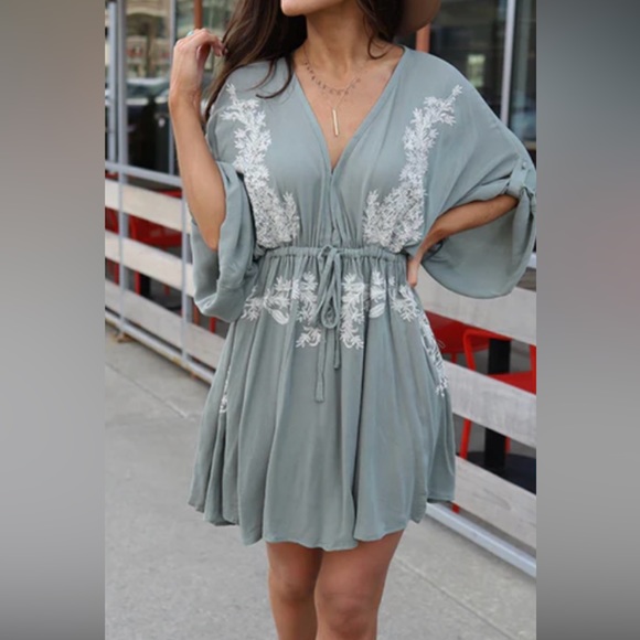 Lizard Thicket Dresses & Skirts - Lizard Thicket dress with pockets and beautiful knit detail sage